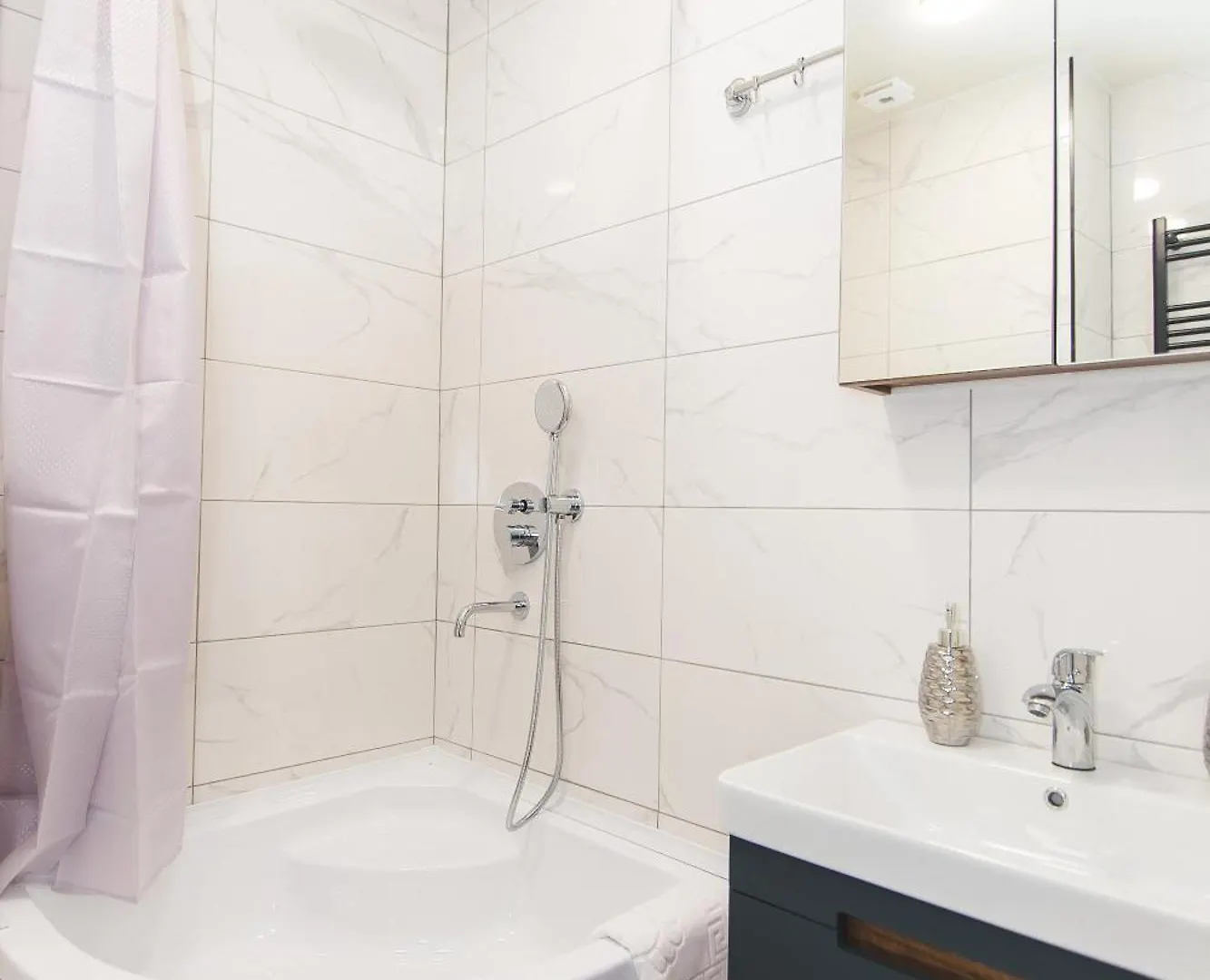 Dar Tower Apartment Batumi 0*,